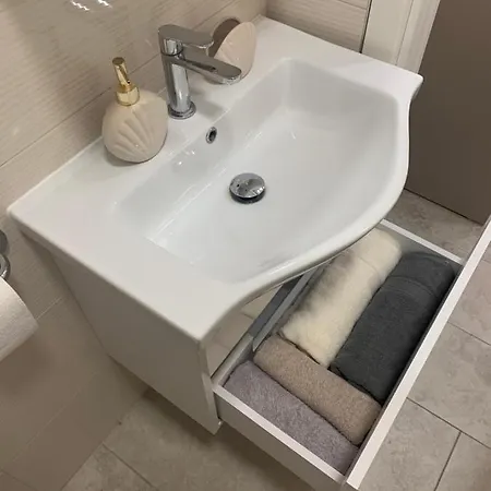 Elegant * אומאג